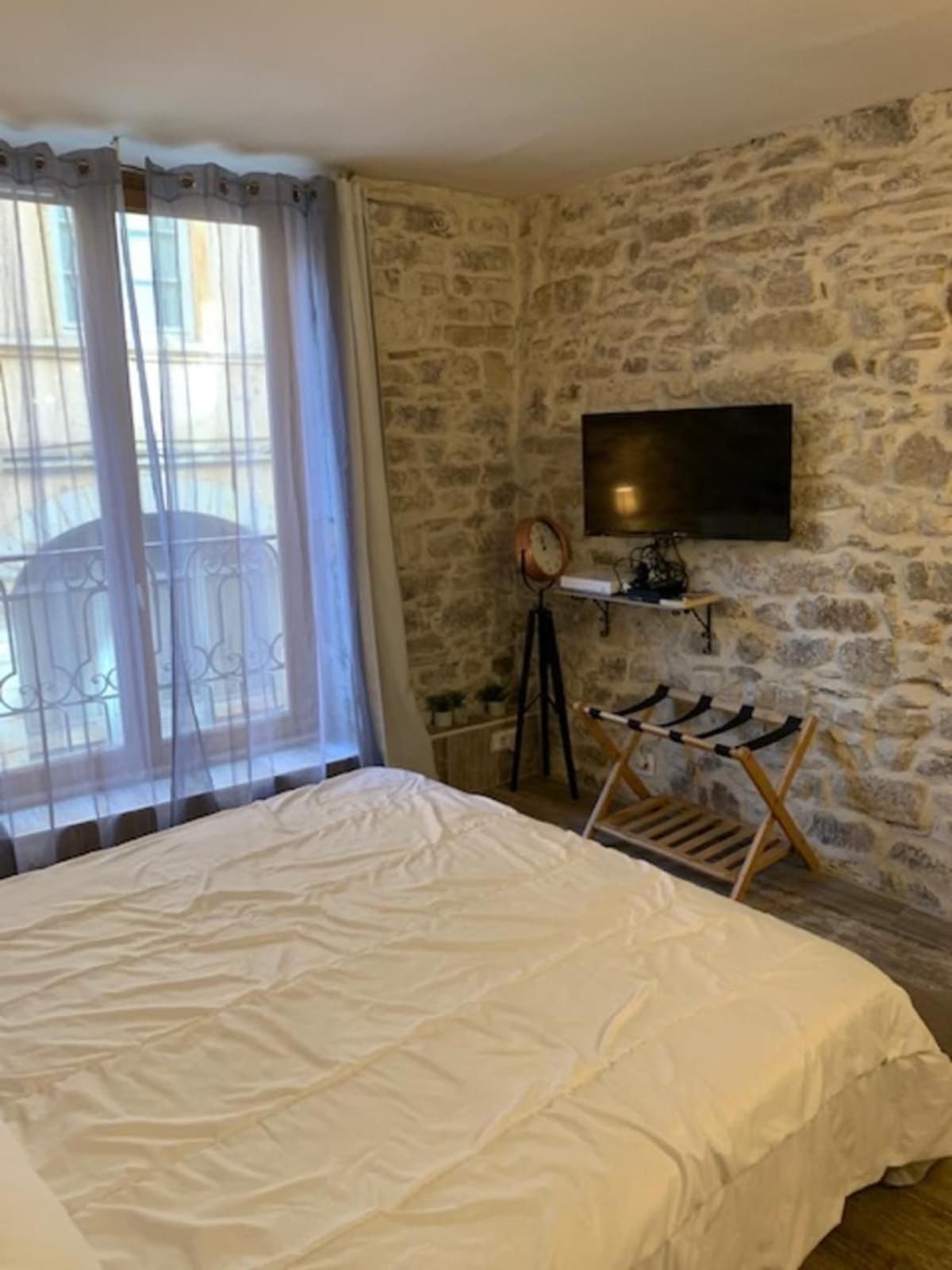 Studio With Exposed Stone Vieux Lyon Lione Esterno foto
